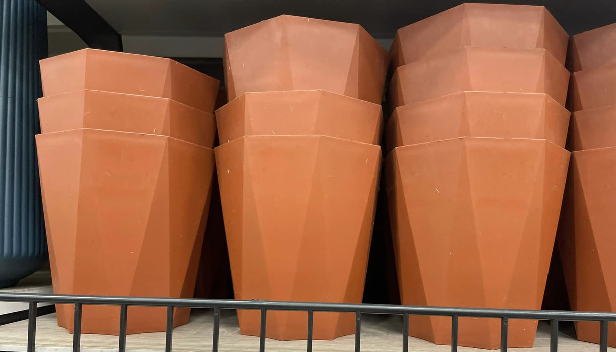 Plastic Flowerpot with Bottom / 610-102-20
