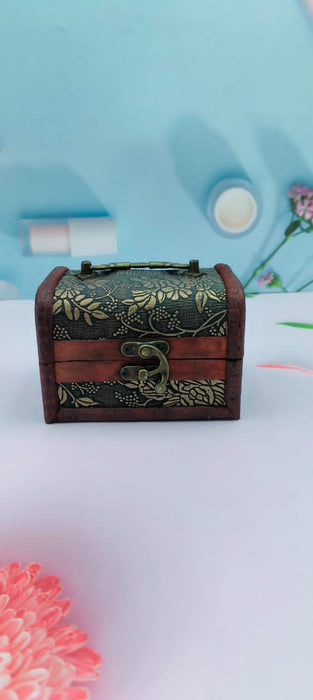 Antique Wooden Box / 10170002-L